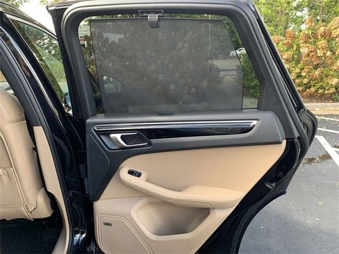 Used 2021 Porsche Macan image 12