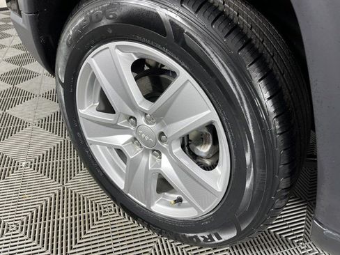 Used 2022 Jeep Compass Latitude FWD image 13