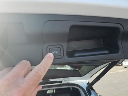 Used 2023 GMC Acadia SLE w/ Driver Convenience Package image 18