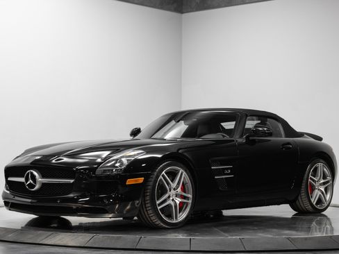 Used 2012 Mercedes-Benz SLS AMG Roadster image 4
