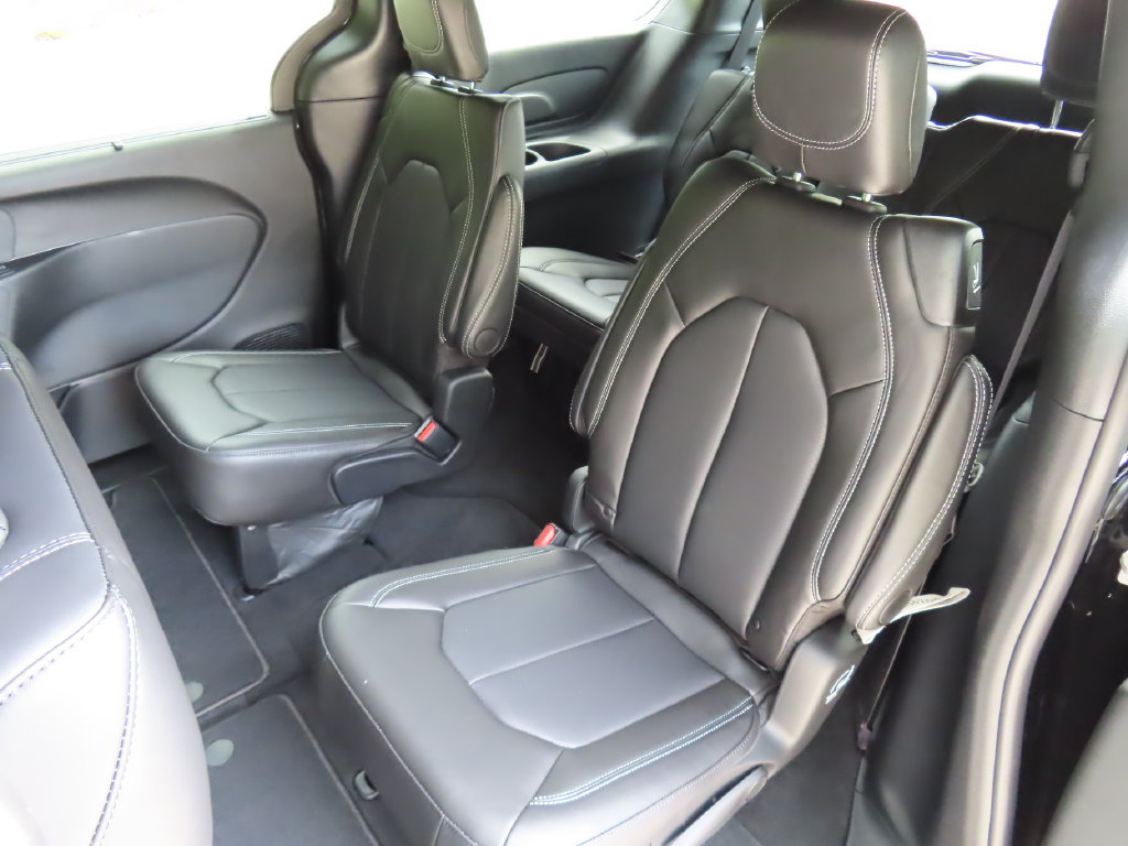 New 2027 Chrysler Pacifica Select FWD image 22