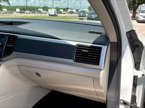 Used 2021 Volkswagen Atlas SE w/ Panoramic Sunroof Package FWD image 23