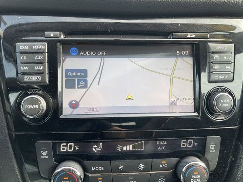 Used 2017 Nissan Rogue SV w/ SV Premium Package AWD/4WD image 19