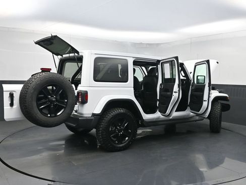 Used 2022 Jeep Wrangler Unlimited Sahara AWD/4WD image 40