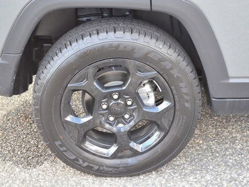 Used 2023 Jeep Compass Trailhawk image 11