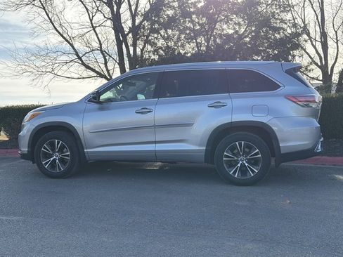Used 2016 Toyota Highlander XLE image 10