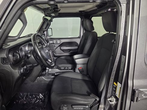 Used 2022 Jeep Gladiator Sport AWD/4WD image 9