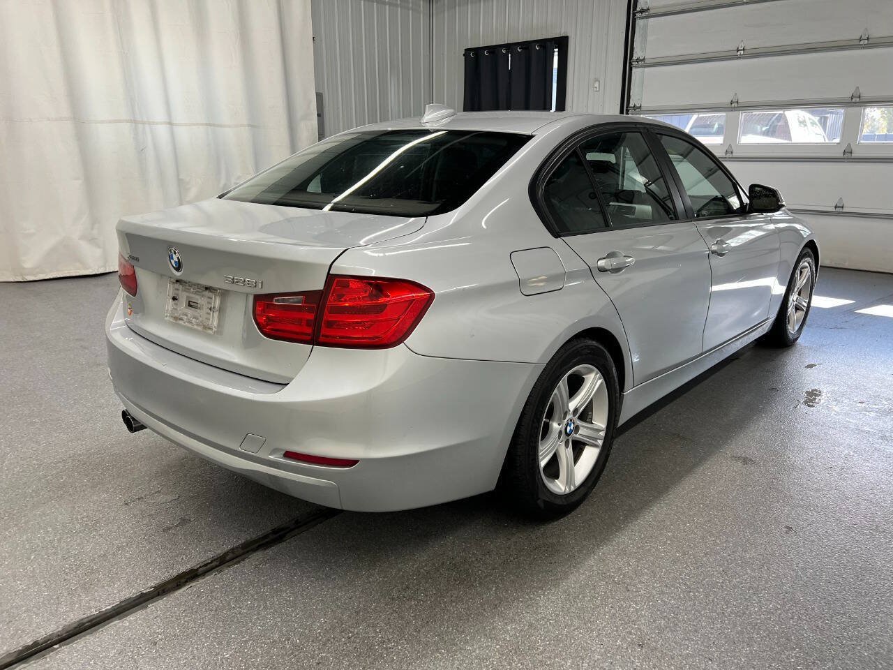 Used 2013 BMW 328i xDrive Sedan AWD/4WD image 4