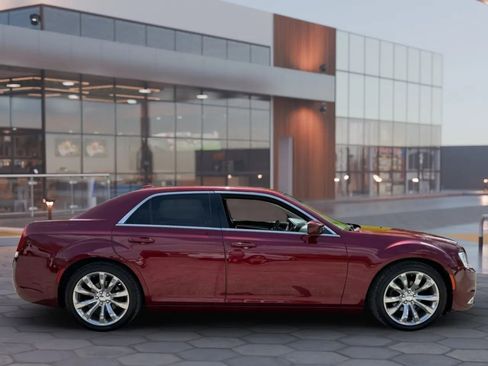 Used 2017 Chrysler 300 Limited image 8