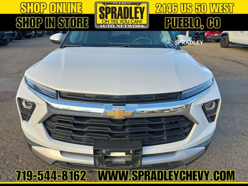 Used 2025 Chevrolet TrailBlazer LT image 2