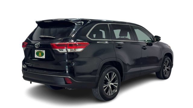 Used 2019 Toyota Highlander LE FWD image 2