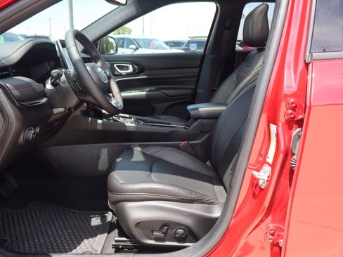 Used 2024 Jeep Compass Trailhawk w/ Trailhawk Elite Group AWD/4WD image 9