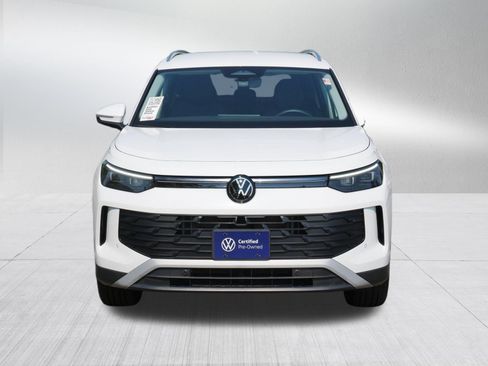 Certified 2025 Volkswagen Tiguan SE AWD/4WD image 2