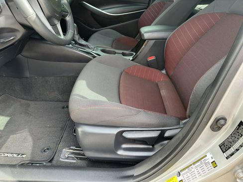 Used 2025 Toyota Corolla SE image 11