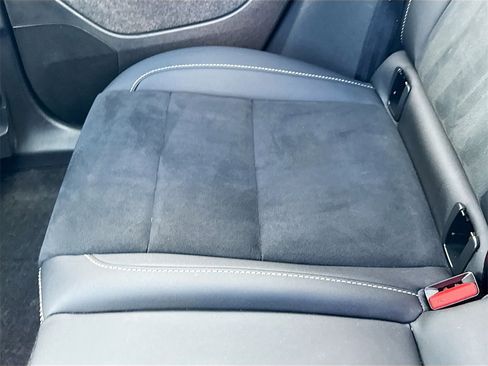 Used 2023 Volvo XC40 Recharge Plus image 29