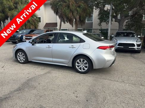 Used 2021 Toyota Corolla LE image 18