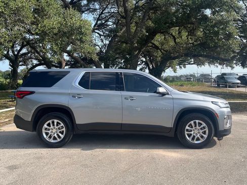 Used 2023 Chevrolet Traverse LS w/ Safety Package FWD image 4