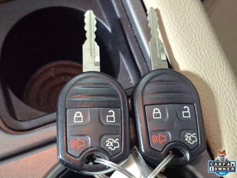Used 2018 Ford Taurus SE FWD image 27