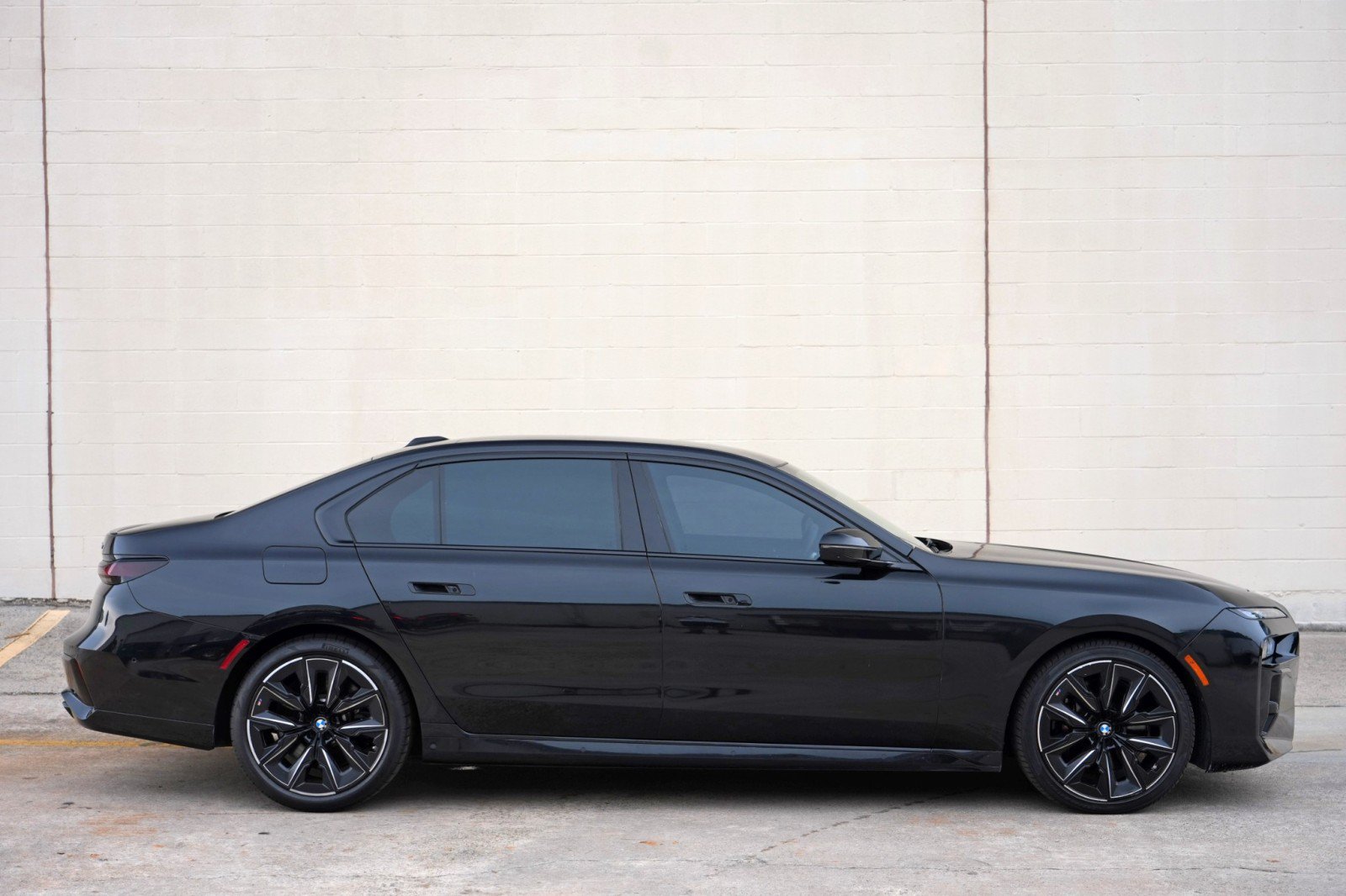 Used 2023 BMW 760i xDrive AWD/4WD image 73