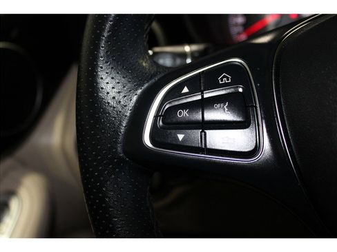 Used 2019 Mercedes-Benz GLC 350e 4MATIC image 23