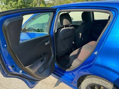 Used 2018 Chevrolet Sonic LT w/ Fun and Sun Package FWD image 11