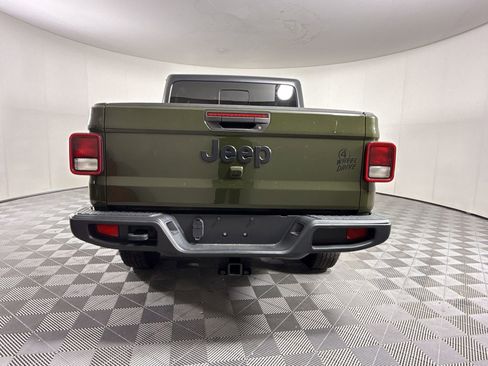 Used 2021 Jeep Gladiator Willys image 9
