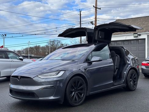 Used 2023 Tesla Model X image 3
