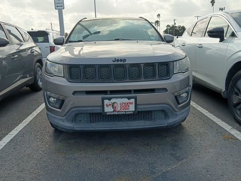 Used 2018 Jeep Compass Latitude w/ Popular Equipment Group FWD image 2