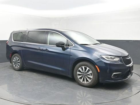 Used 2024 Chrysler Pacifica Select image 7