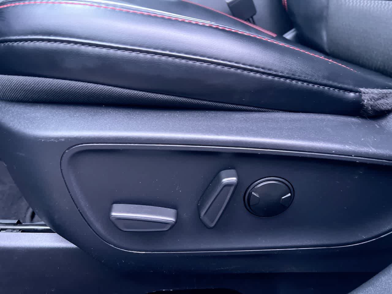 Used 2025 Ford Escape ST-Line Select AWD/4WD image 12