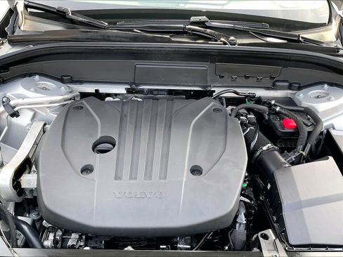 Used 2025 Volvo XC60 B5 Core image 13