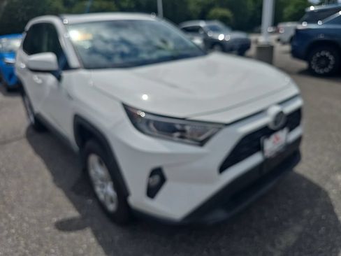 Used 2021 Toyota RAV4 XLE w/ Convenience Package AWD/4WD image 3