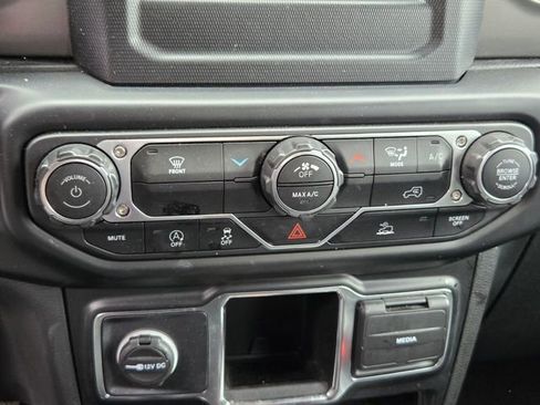 Used 2022 Jeep Wrangler Unlimited Sport AWD/4WD image 19