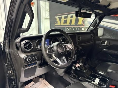 Used 2022 Jeep Wrangler Unlimited Sahara AWD/4WD image 6