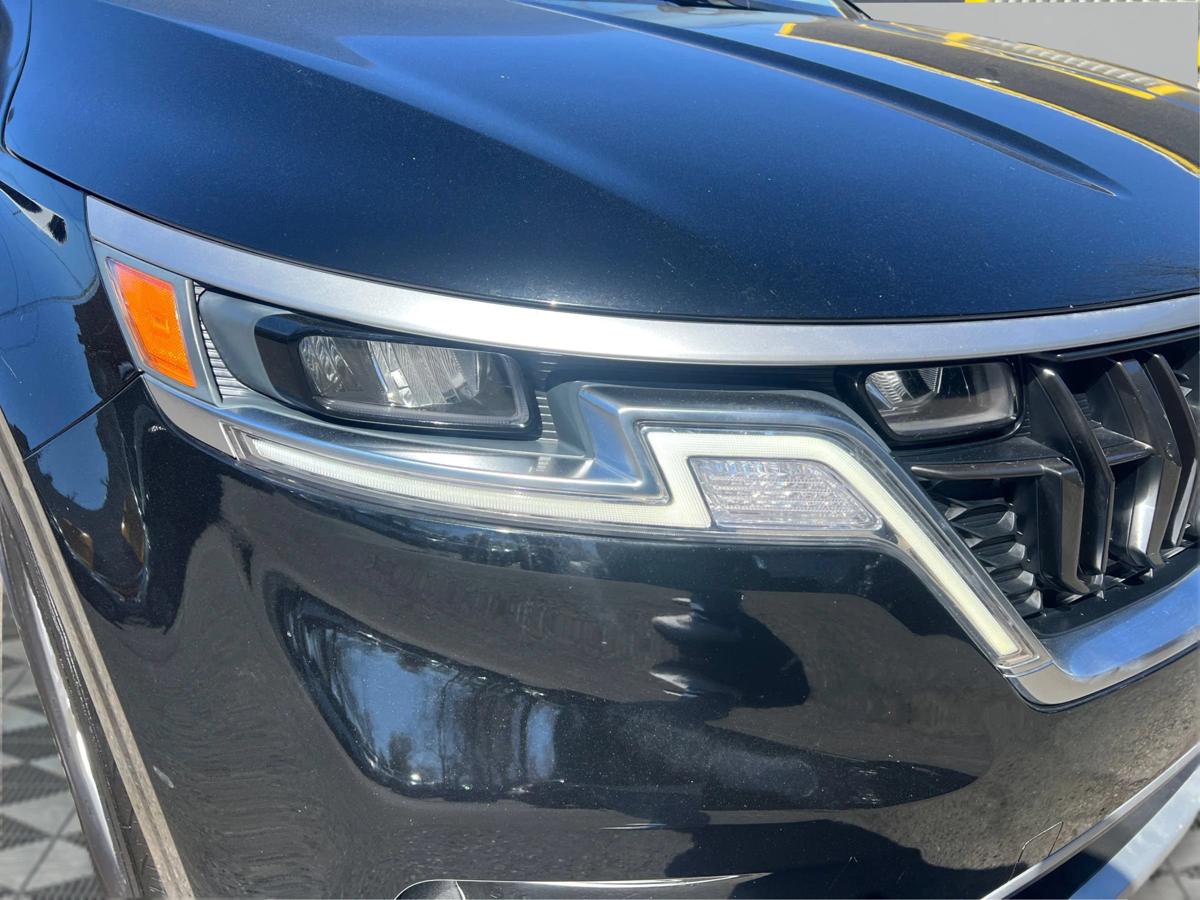 Used 2022 Kia Carnival LX FWD image 23