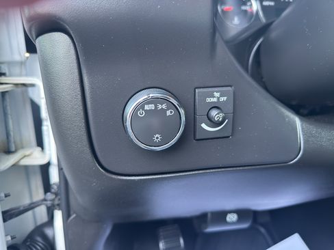 Used 2015 Chevrolet Express 2500 RWD image 16