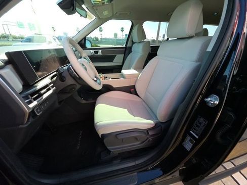 Used 2024 Hyundai Santa Fe SE image 13