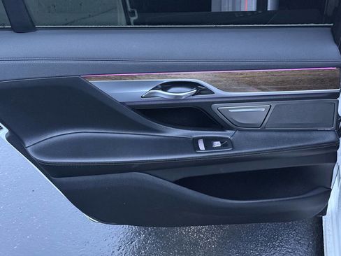 Used 2018 BMW 740i image 14