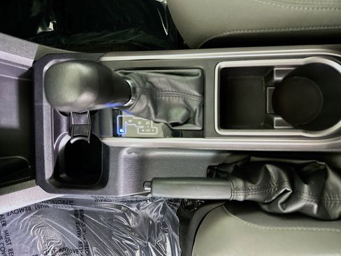 Used 2022 Toyota Tacoma SR5 w/ Technology Package image 21