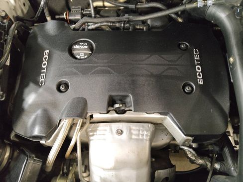 Used 2018 GMC Terrain Denali w/ Advanced Safety Package image 30