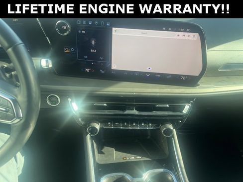 Used 2025 Chevrolet Traverse LT image 26