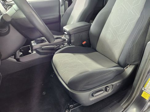 Used 2021 Toyota Tacoma TRD Off-Road image 13