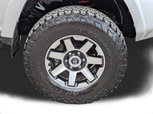 Used 2022 Toyota 4Runner TRD Off-Road AWD/4WD image 11