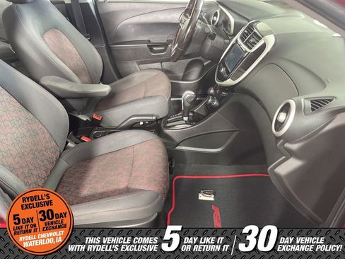 Used 2017 Chevrolet Sonic LT w/ Convenience Package FWD image 10