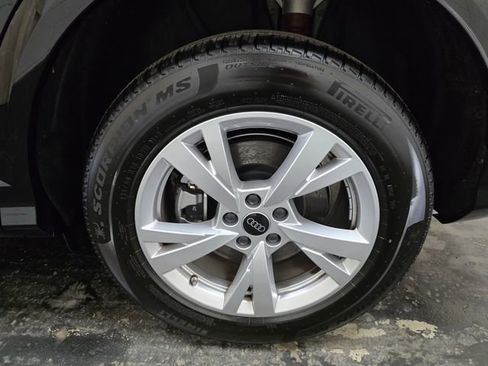 Used 2025 Audi Q5 Premium w/ Convenience Package image 12