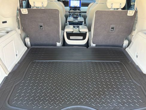 Used 2020 Lincoln Navigator Reserve w/ Luxury Package image 10