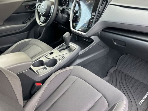 Used 2025 Subaru Crosstrek 2.0i Premium image 15