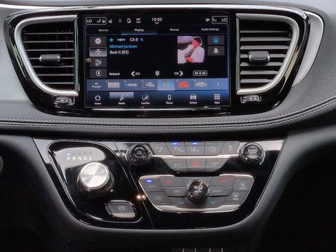 Certified 2024 Chrysler Pacifica Touring-L w/ S Appearance Package image 16