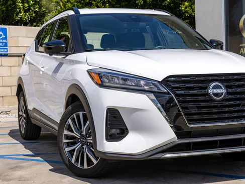 Used 2024 Nissan Kicks SR FWD image 4