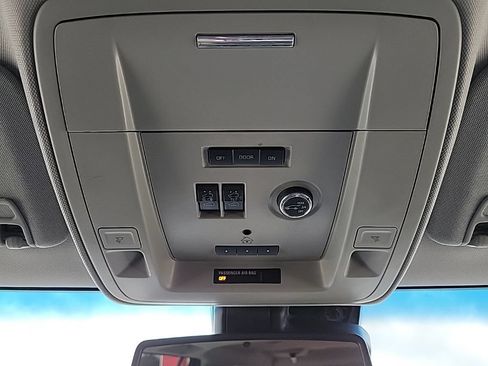 Used 2016 Chevrolet Suburban LTZ AWD/4WD image 33